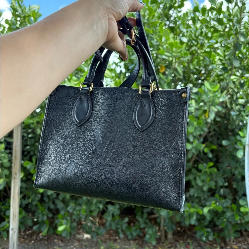 onthego lv black purse